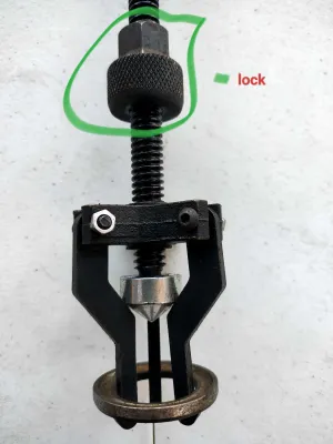 WHEEL BEARING/ BALL RACE PULLER {UNIVERSAL}