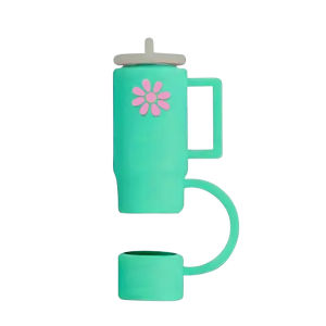 ที่หุ้มปลายแก้วแฟชั่น1ชิ้นลายการ์ตูนแก้วลายดอกไม้หมวกกันฝุ่นทรงสแตนลีย์ตกแต่งด้วยซิลิโคนหลอดฟางข้าวอุปกรณ์หลอดนำกลับมาใช้ดื่มใหม่ได้ DIY ของขวัญเด็กเล็กเด็กผู้หญิง