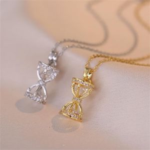 Hourglass Pendant Necklace for Women Stainless Steel Crystal Sand Clock Time Arrangement Theme Charms Link Chain Adjustable Necklaces Souvenir Jewelry Gift
