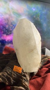 Tinh thể đá Thạch Anh trắng Clear Quartz thông đèn tự nhiên thiên nhiên năng lượng chiêu tài phong thủy mã 381