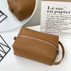 Customized Letters Cow Leather High Quality Wash Bag Large Capacity Genuine Leather Travel Portable Cosmetic Bag For Women2026