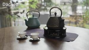 กาต้มชาเหล็กหล่อ - กาต้มชาลายรังผึ้งพร้อมที่กรองใบชา กาต้มชาสำหรับเตาเคลือบด้วยเคลือบภายใน เหมาะสำหรับการชงชาใบหลวม (สีทอง)