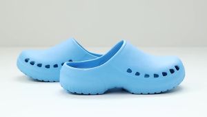 Surgical Room Slippers For Men And Women Soft-Soled Breathable Non-Tiring Clogs For Doctors And Nurses Surgical Room Slippers