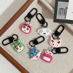 lkmart พวงกุญแจชินจัง พวงกุญแจตุ๊กตาน่ารักๆ ตุ๊กตาพวงกุญแจ พวงกุญแจน่ารักๆ พวงกุญแจ bus เรซิน พวงกุญแจเครยอนชินจัง ฟิกเกอร์อนิเมะ สไตล์เกาหลีแบบ พวงกุญแจอะนิเมะ มินิมินิ การ์ตูนลายการ์ตูน กระเป๋าเป้สะพายหลัง เครื่องประดับแหวนกุญแจ