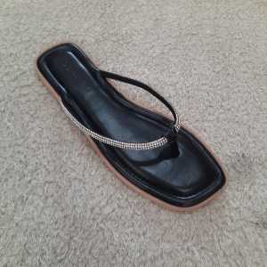 never stel sandal jepit MALENA