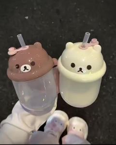 แก้วน้ำพลาสติก Rilakkuma น่ารัก แก้วน้ำขนาดเล็กน่ารัก แก้วน้ำพลาสติกความจุมากสำหรับนักเรียน สติ๊กเกอร์ DIY แก้วนมพลาสติก แก้วน้ำขนาดใหญ่ ของขวัญ