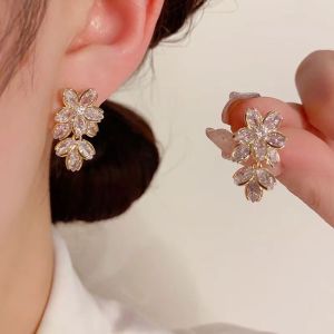 Fashionable Ring Gift 精致超闪名媛风锆石花朵耳坠轻奢s925银针小众设计款网红百搭耳环