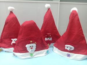 Topi Santa Karakter LED 1 Pcs / Topi Natal / Topi Merry Christmas / Topi Santa Dewasa / Topi Santa Anak / Topi Lampu Santa / Topi Santa Lampu LED Salju / Topi Santa LED / Topi Natal LED / Topi Natal Merry Christmas / Topi Natal Polos / Topi Xmas