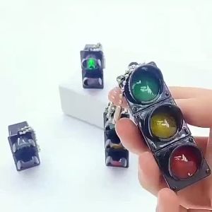 Electronic Traffic Light Metal Keychain Mini Pedestrian Light LED Luminous Keyring Backpack Pendant Gift