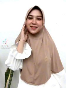 Bergo Seryl: Hijab Berto Cepat & Nyaman