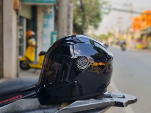 Mũ bảo hiểm Fullface AGU đen bóng limited hàng chính hãngtặng kèm túi rút xịn sò