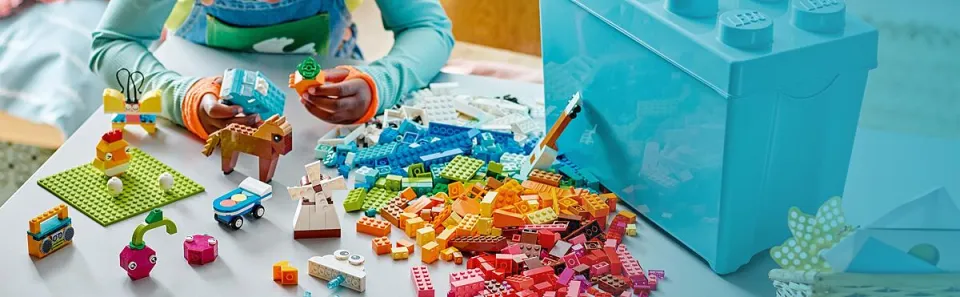 LEGO Classic 11038 Vibrant Creative Brick Box (850 Pieces) Lego