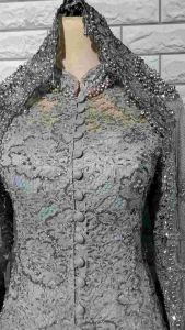 Kebaya Formal Untuk Acara Penting: Set Kebaya Brukat & Tips Memilih