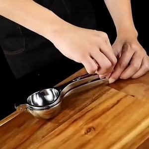 Stainless steel metal handheld hand manual cold press squeezer exprimidor extractor juicer for fruits such as limes lemons tangerines citrus oranges Grape.