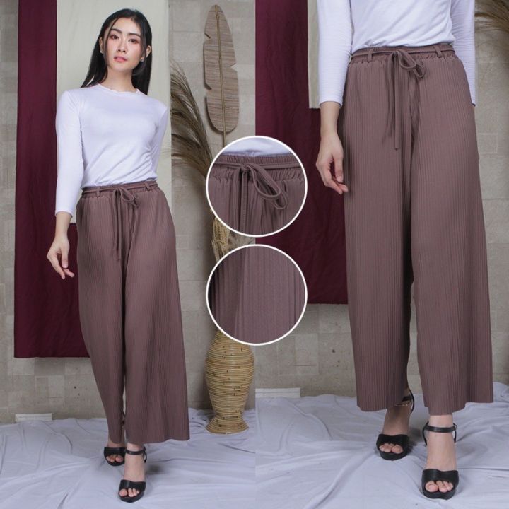 Hardkor rus yuzi otirib porno Porno: Beshta erkak jojani sikishmoqda