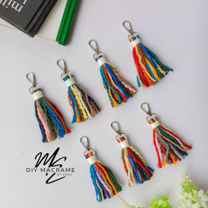 DECI Carabiner Macrame Keychain ovy