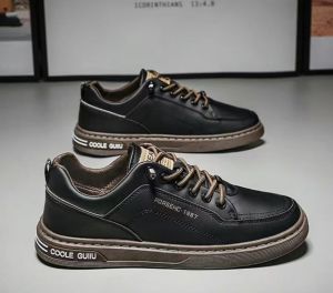Retro low-top casual leather shoes Mens versatile leather casual sneakers Black leather shoes