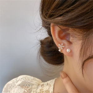 【Korean Original】Fashion Gold 4-claw Stud Earrings with Zircon Light-luxury Sparkling Ear-wearing Daily Outfits Women Girls Birthday Festival Gifts Fashion Jewelry Accessories