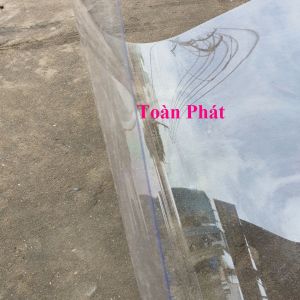 ( Khổ cao 1.22m X 8ZEM ) Tấm tôn nhựa Phẳng Poly MÀU TRONG lấy ánh sáng che chưa chống tia UV cực tím tốt