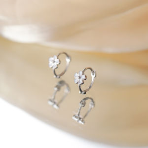 Small Sweet Flower Earrings Fashion Simple Design Hoop Earring Lightweight Daily Wear Jewelry Accessories for Women