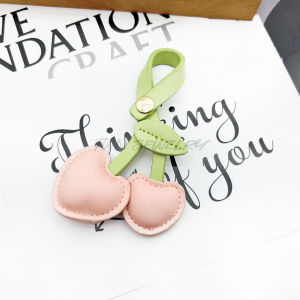 ใหม่อุปกรณ์เสริมพวงกุญแจห้อยกระเป๋าใหม่พวงกุญแจเชอร์รี่จี้ห้อยกระเป๋าถือความคิดสร้างสรรค์กระเป๋านักเรียนรักหัวใจหนังกระเป๋าถือเครื่องประดับ