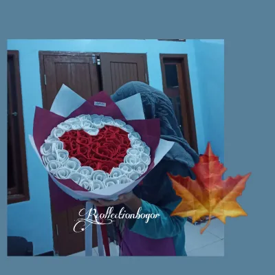 Big buket love diameter besar / hand buket / buket bunga love kado anniversarry / kado wisuda murah / bunga kain flanel