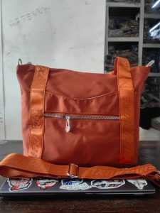 CHIBAO - Tas Travel Wanita 2242 Duffle Bag Medium Parasut Terbaru