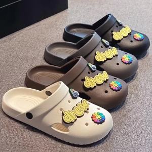 [Free Shipping] Versatile Clog Sandals Closed-Toe Slippers for Women Lightweight Non-Slip Suitable for Outdoor Wear Summer Fashion Flat Sole Beach Sandals
