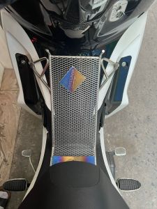 Baga giữa Inox lưới có tem titan và giá có phụ kiện kèm theo xe Future 2018 trở đi