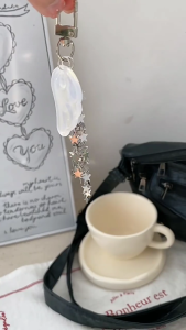 May mắn dâu tây bốn lá clovers Keyring trang trí với các nút sao cổ điển Y2K Phụ kiện túi thẩm mỹ