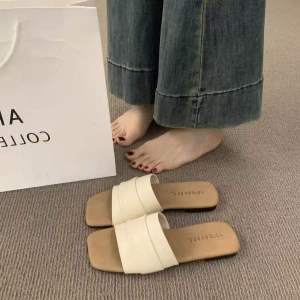 [Free Shipping] Korean-Style Pleated Slippers For Women Summer 2026 Flat-Soled Beach Sandals For Seaside Vacations WomenS Slip-On Sandals
