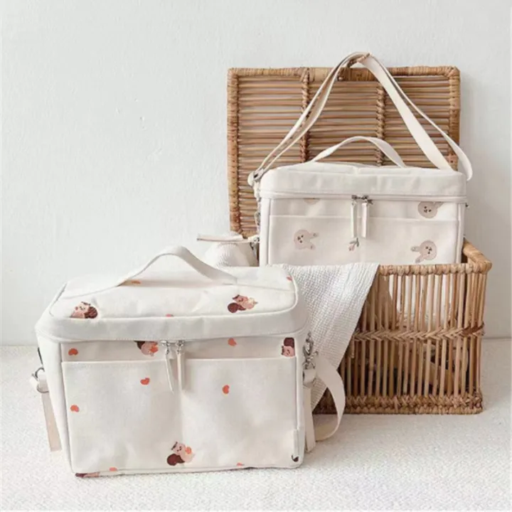 T%C3%BAi%20x%C3%A1ch%20%C4%91%E1%BB%B1ng%20b%E1%BB%89m%20s%E1%BB%AFa%20gi%E1%BB%AF%20nhi%E1%BB%87t%20b%C3%ACnh%20s%E1%BB%AFa%20cho%20m%E1%BA%B9%20v%C3%A0%20b%C3%A9%20th%C3%AAu%20h%C3%ACnh%20ki%E1%BB%83u%20H%C3%A0n%20Qu%E1%BB%91c%20nhi%E1%BB%81u%20ng%C4%83n%20%C4%91a%20n%C4%83ng%20si%C3%AAu%20ti%E1%BB%87n%20l%E1%BB%A3i%20-%20Image%204