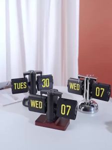 ปฏิทินตกแต่งห้องนั่งเล่นสร้างสรรค์ นาฬิกาพลิกอัตโนมัติ นาฬิกาตั้งโต๊ะแบบย้อนยุค นาฬิกาดิจิตอล Hot