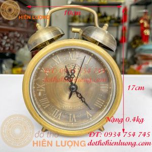 Đồng hồ báo thức bằng đồng màu nâu giả cổ số la mã lên dây cót đk 10cm cao 15cm