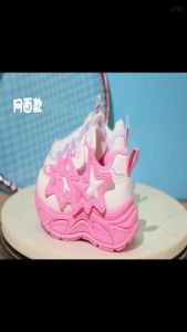 Casual shoes for girls featuring a classic fashion design with star embellishments suitable for sports and everyday wear. Breathable canvas material PU upper and non-slip rubber sole for comfort.
