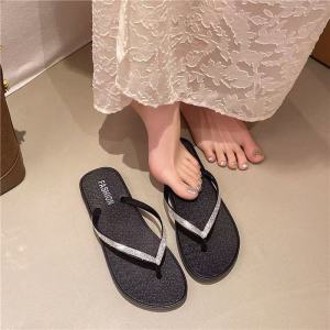 [Free Shipping] RomeS New WomenS Outdoor Flip-Flops Are Summer Soft-Soled Flat-Bottomed Comfortable Stylish And Versatile With Sparkling Rhinestones For The Beach