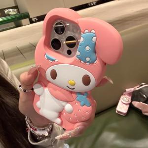 🥰💕COD + FreeShipping🥰💕สต็อกซิลิโคนน่ารักกอดกระต่ายสตรอเบอร์รี่สำหรับ Iphone 13 14 15 16 Promax เคสโทรศัพท์14Plus 15Plus