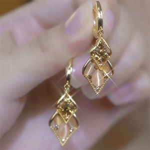 Fashionable Ring Gift 年新款秋冬咖色菱形猫眼石耳扣耳环女设计感网红百搭大气耳饰