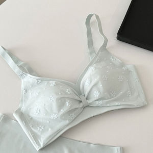 Hi.sweetie 🎀 [Ready Stock] 1.8cm Fafa Lacey Push Up Bra Wireless Bra Super Gathering Seamless高颜值花花蕾丝小胸聚拢显大内衣