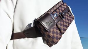 盛大鳄鱼运动腰包男士潮流方格时尚胸包多功能大容量单肩斜挎包包Beg tali pinggang sukan buaya utama lelaki berkotak-kotak fesyen beg dada pelbagai fungsi beg silang bahu berkapasiti besar