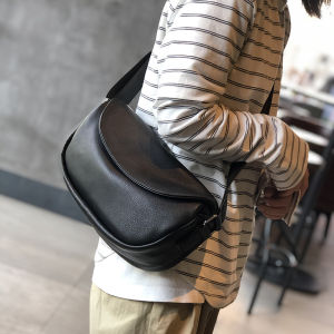 BeeGreen ชั้นหนังนุ่มแฟชั่นกระเป๋าหมอนขนาดใหญ่ออกแบบกระเป๋าสายสะพายกว้างสลิงกระเป๋าสะพายไหล่สําหรับสาว