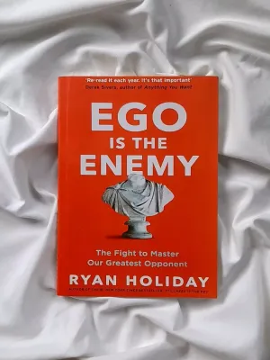 Ego is the Enemy: by Ryan Holiday Self-awareness Humility Personal growt Overcoming obstacles Adult book English books