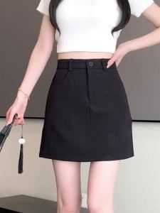 Ammin Bộ đồ chân váy màu trơn dập nổi hoa hồng thời trang mới mùa hè 2024 chân váy hông chống trượt chữ A cạp cao cài cúc phong cách Hàn Quốc cho nữ