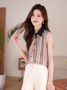 AMMIN เสื้อเบลาส์แฟชั่นแขนกุดเปิดไหล่เสื้อชีฟองสีเข้ากันกับสไตล์เกาหลีสำหรับฤดูร้อน2024