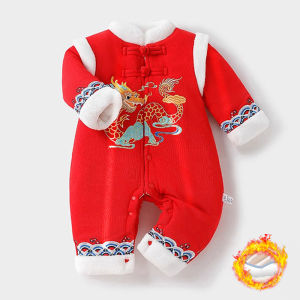 Áo liền quần Tết cho trẻ sơ sinh chất liệu mềm mại thoáng khí giữ ấm mùa đông an toàn cho sức khỏe.