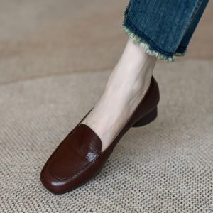 [Free Shipping] Retro Soft Leather Low-Heeled WomenS Shoes New Style Round Toe Shallow Opening Slip-On Loafers