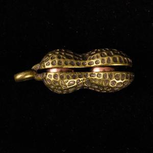 [COD] dgheg Brass Peanut Bell Ornaments Copper Figurines Feng Shui Desk Decorations Home Decors Accessories Keychains Pendants Gifts