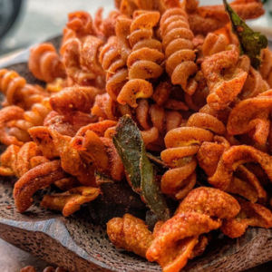 MAKARONI SPIRAL MACARONI SPIRAL RASA PEDES Daun Jeruk Berat bersih 250 gr - Pedas Daun Jeruk