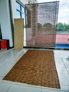 มู่ลี่ไม้ ผ้าม่าน ม่านประตู ผ้าม่านไม้ไผ่ทําด้วยกกที่สามารถยกและลดระดับได้ มีให้เลือก สองสีพร้อมส่งในไทยค่ะ