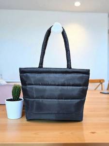 กระเป๋าปักชื่อนุ่มนิ่ม  รุ่น shopping18 นิ้ว ขนาด สูง 11" ปาก ก/ปยาว 18" ฐานกว้าง 6" เปิด-ปิดด้วยซิป มีแผ่นรองก้นกระเป๋า